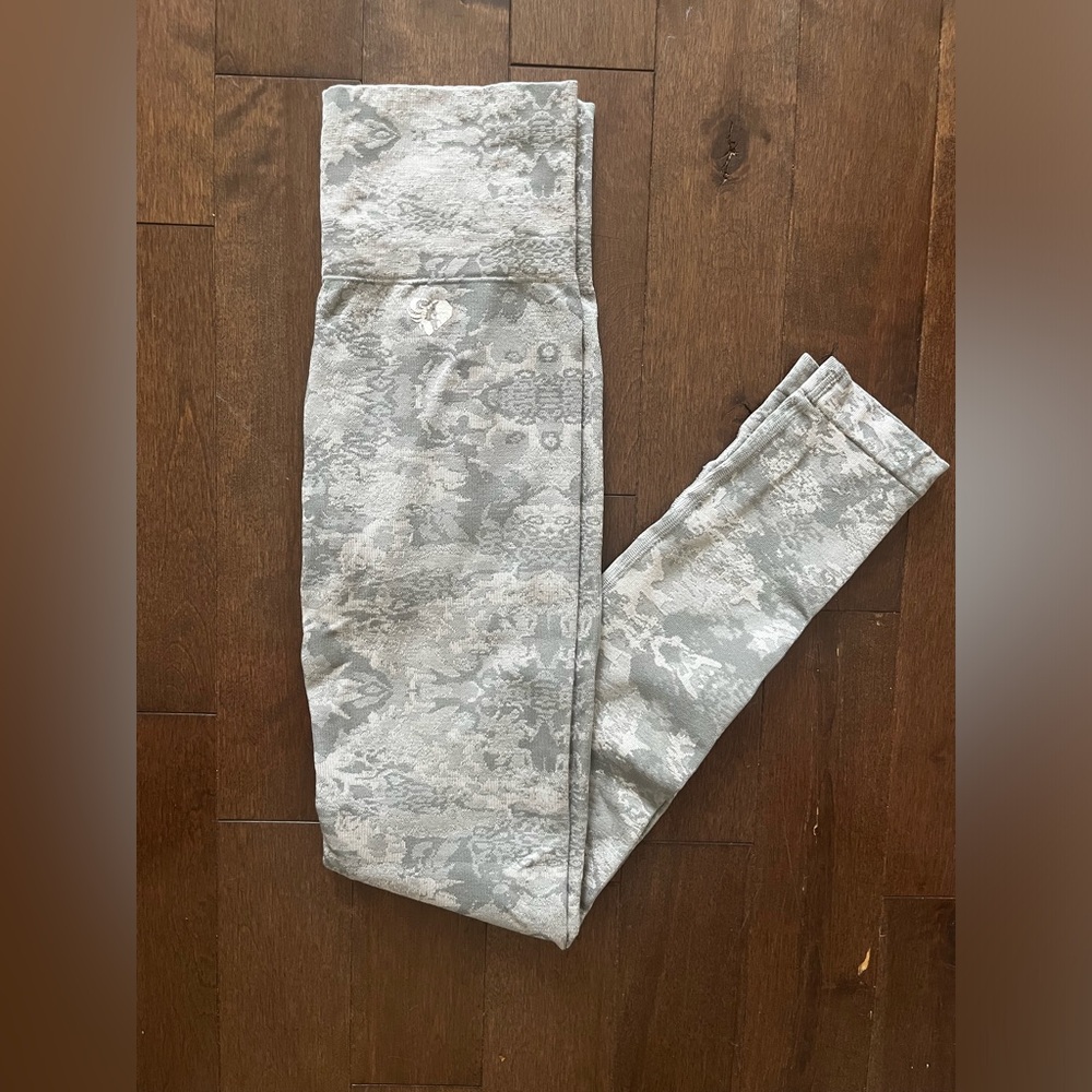 Light Gray Camo Women’s Best Leggings